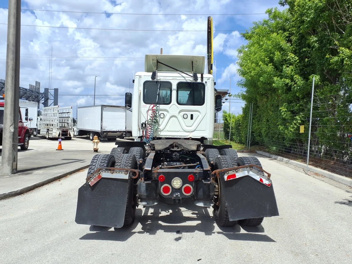 2019 Freightliner Cascadia in Davie, FL — photo 5