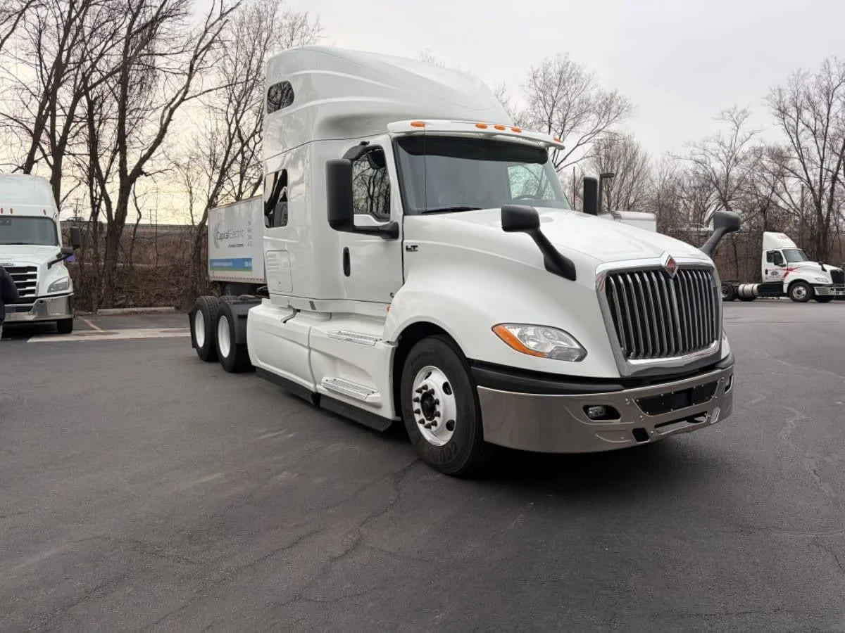 2019 International LT in Allentown, PA — photo 3
