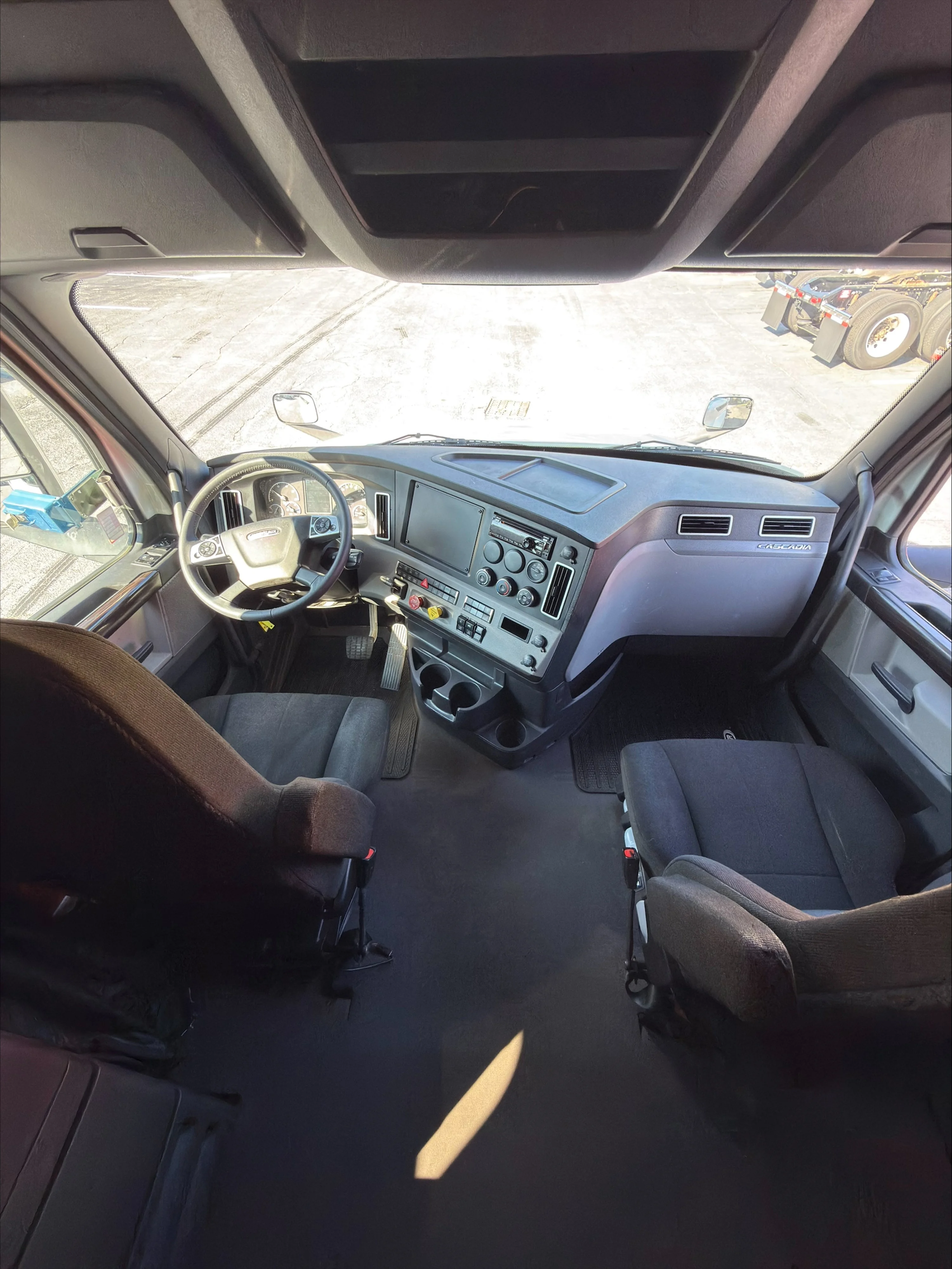 2020 Freightliner Cascadia in Guardian Atlanta — photo 12