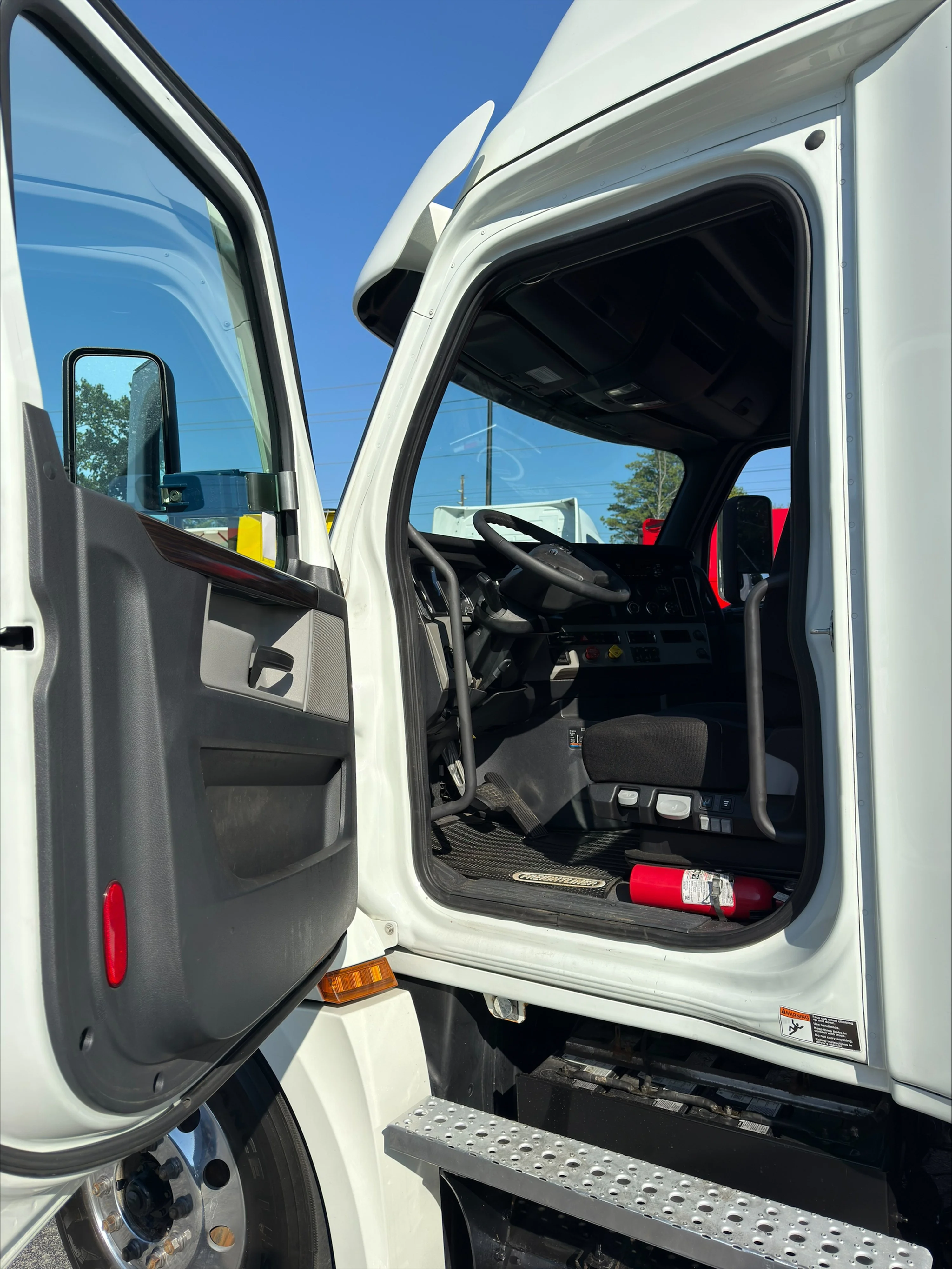 2020 Freightliner Cascadia in Guardian Atlanta — photo 9