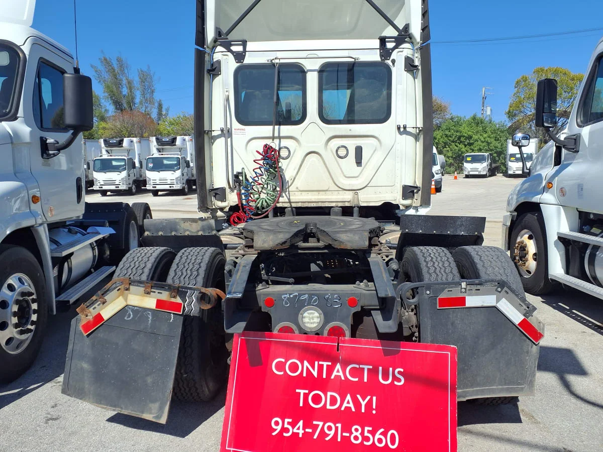 2020 Freightliner Cascadia - image 5