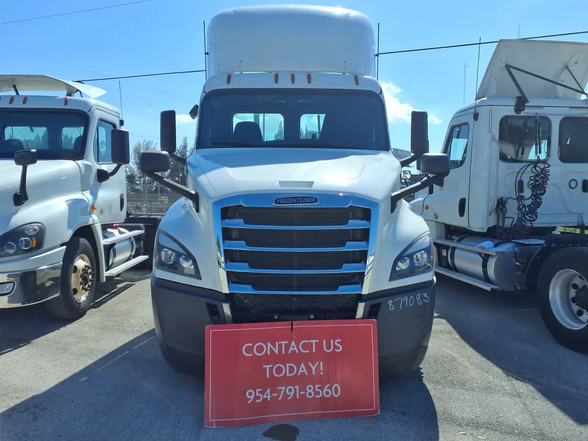 2020 Freightliner Cascadia - image 2