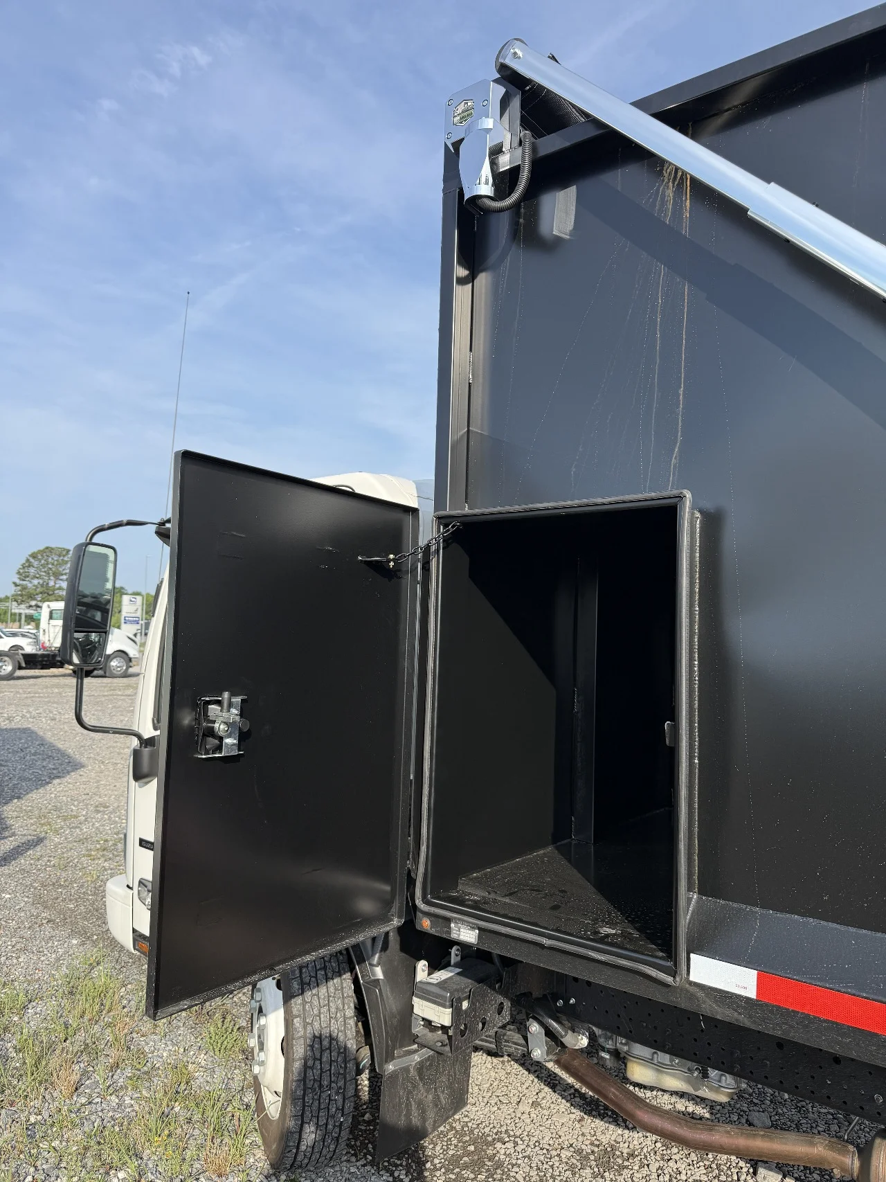 2026 Isuzu NRR in Norfolk, VA — photo 7