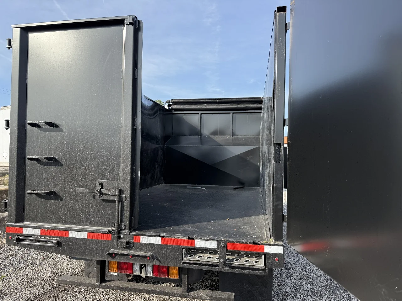 2026 Isuzu NRR in Norfolk, VA — photo 4