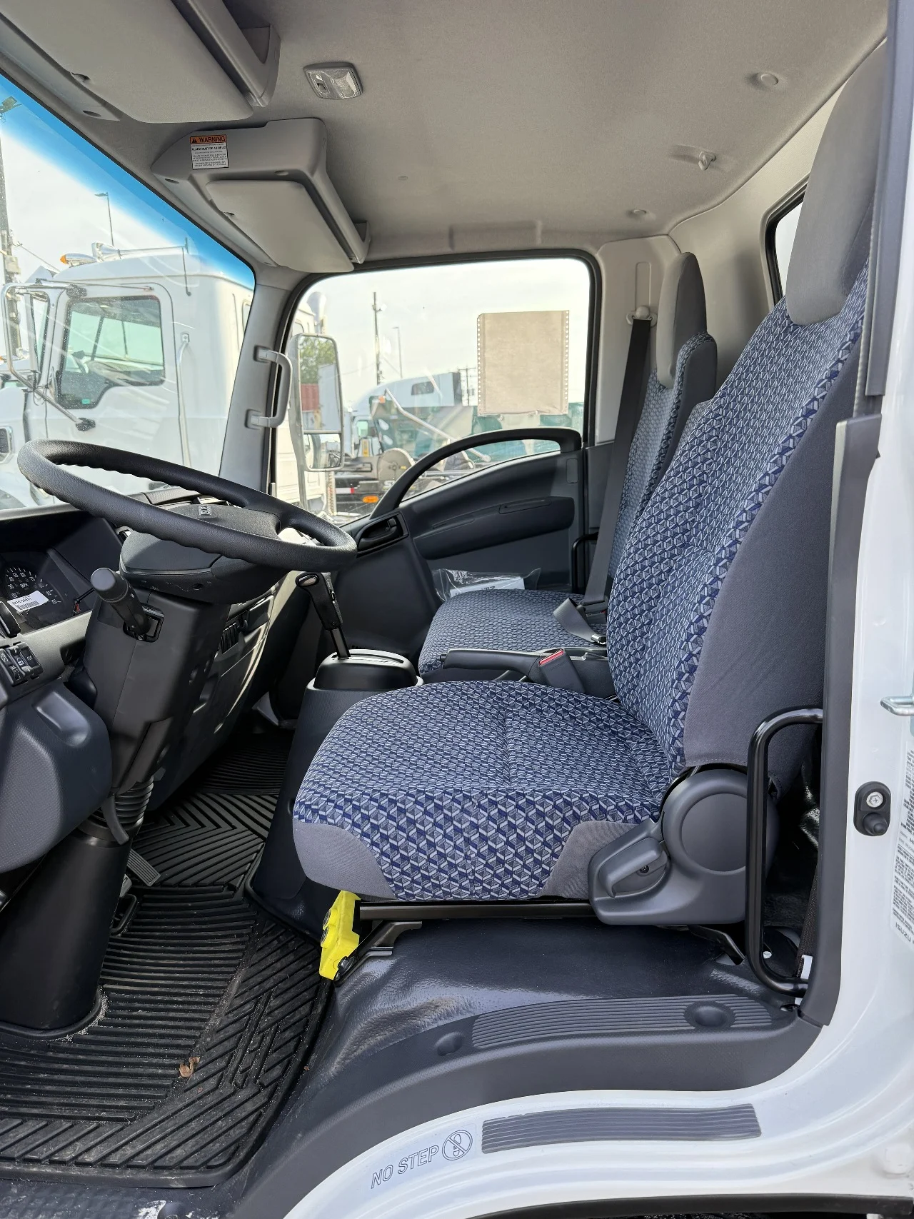 2026 Isuzu NRR in Norfolk, VA — photo 14
