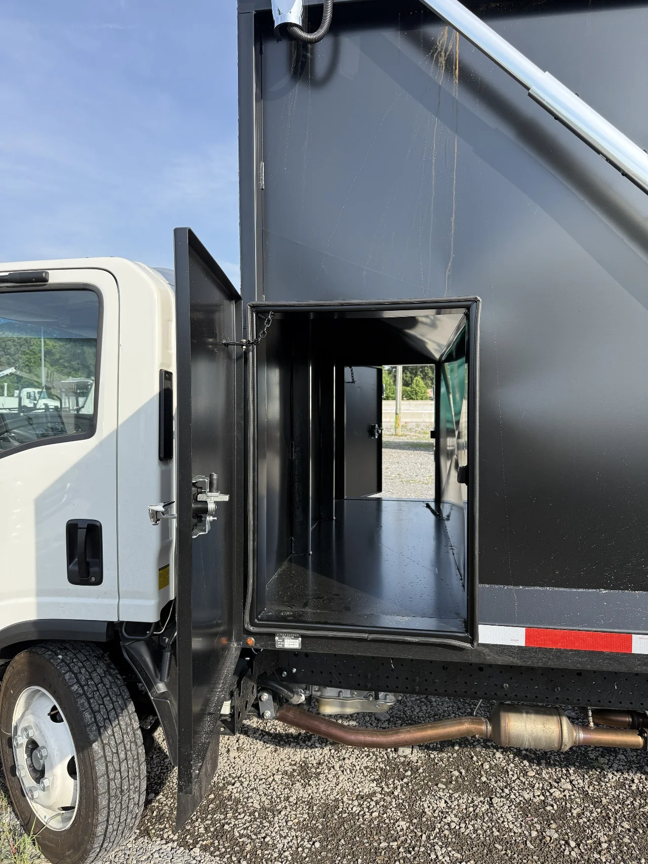 2026 Isuzu NRR in Norfolk, VA — photo 3