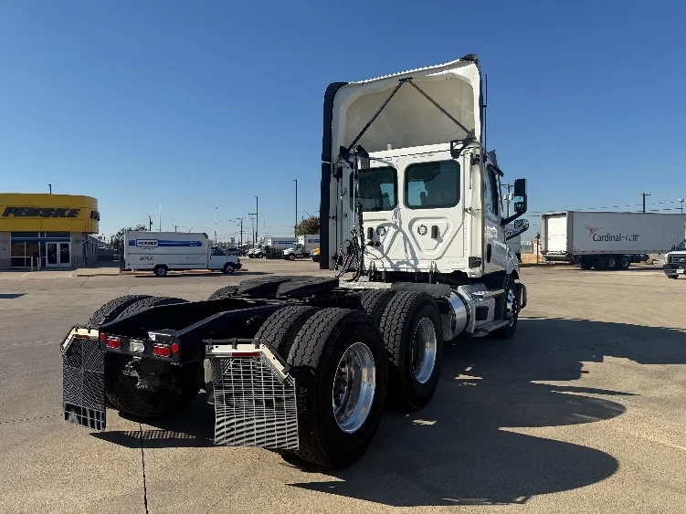 2021 Freightliner Cascadia - image 7
