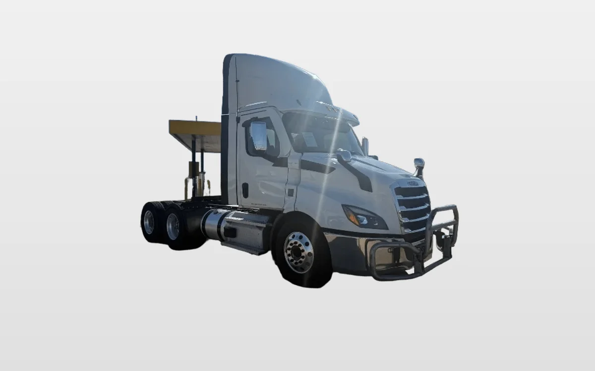 2021 Freightliner Cascadia - image 1