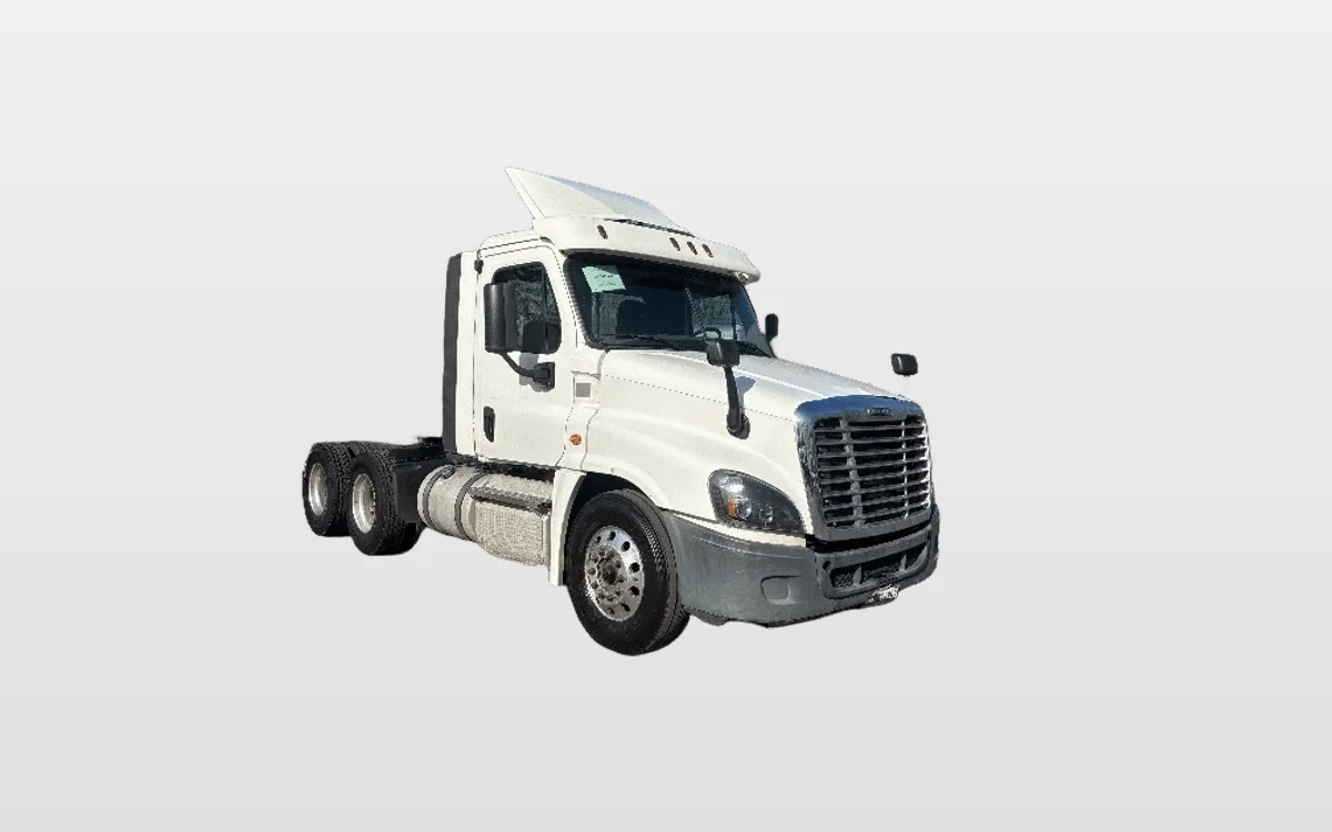 2018 Freightliner Cascadia - image 1