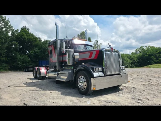 2022 Kenworth W900