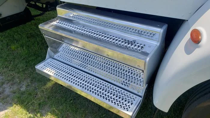 2020 Peterbilt 337 - image 23