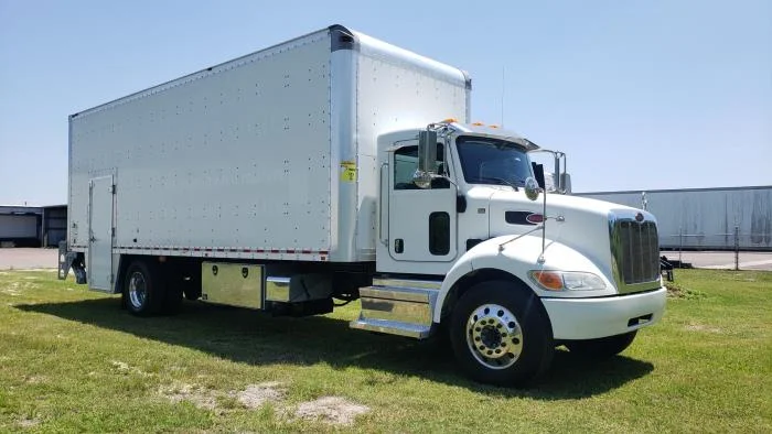 2020 Peterbilt 337 - image 3