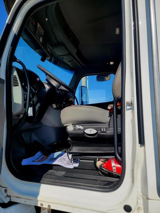 2021 Peterbilt 579 - image 10