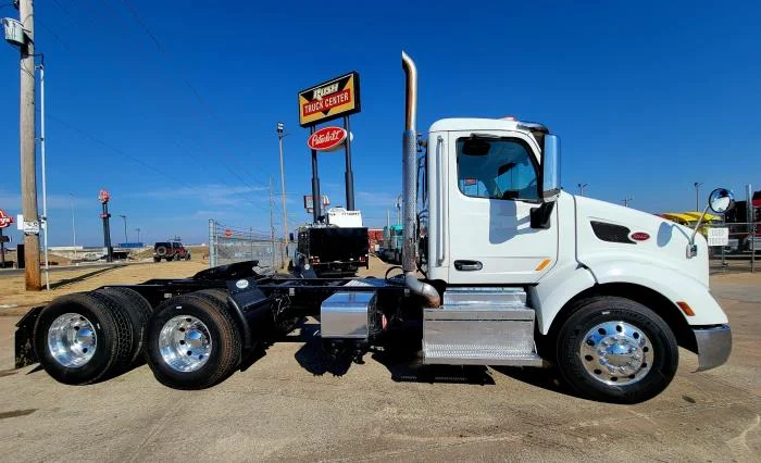 2021 Peterbilt 579 - image 4