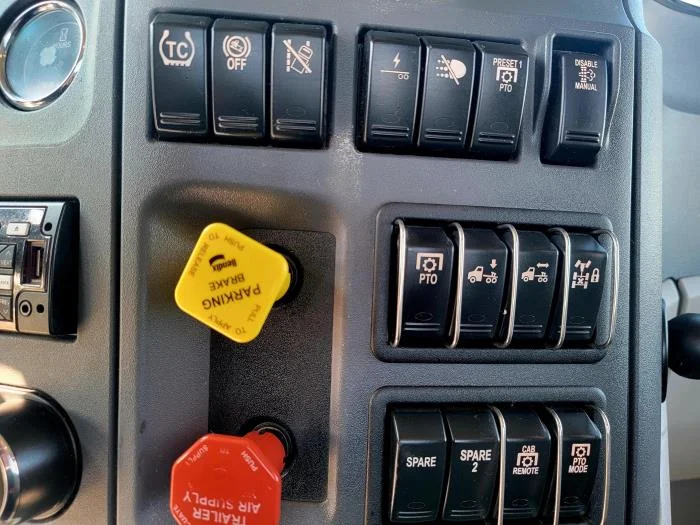 2021 Peterbilt 579 - image 14