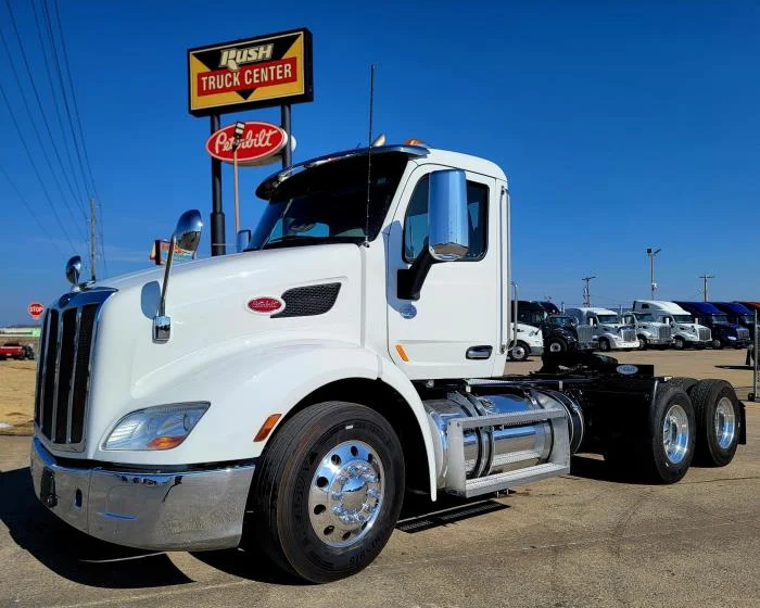 2021 Peterbilt 579 in Tulsa, OK — photo 2