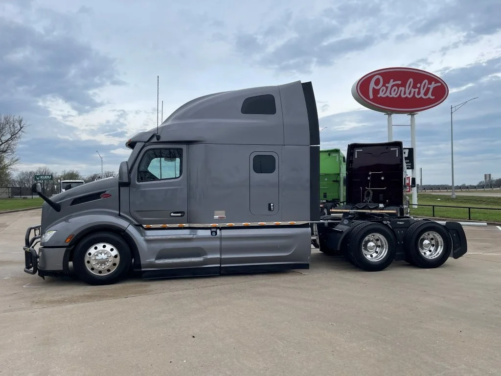 2023 Peterbilt 579 in Springfield, MO — photo 2