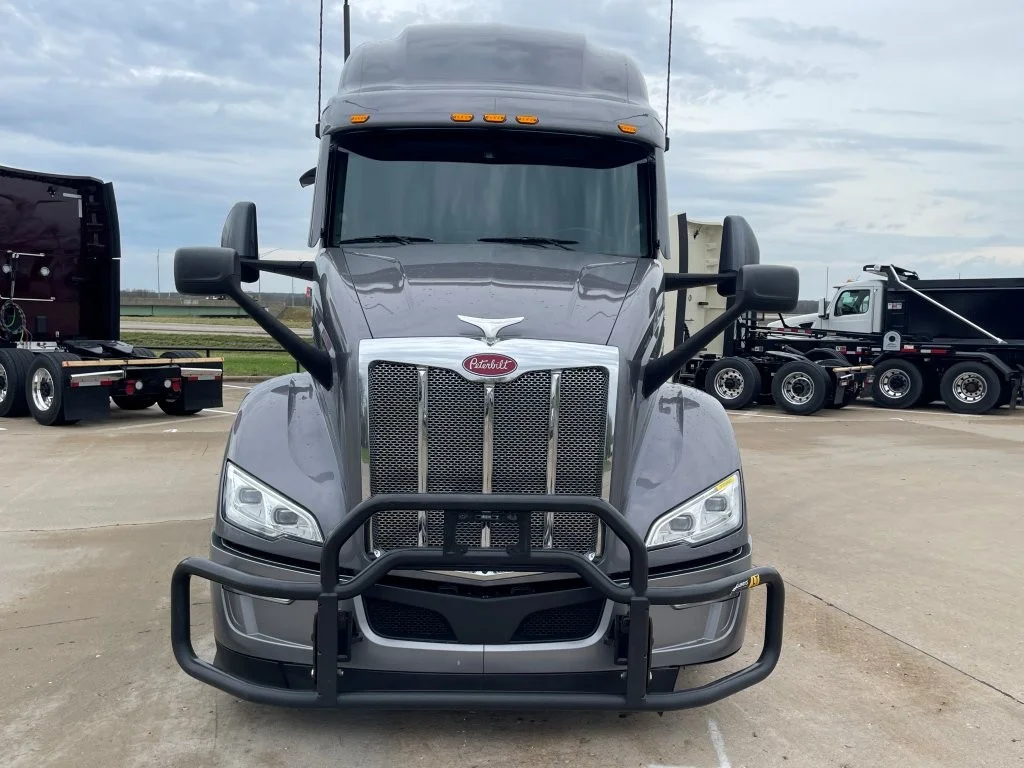 2023 Peterbilt 579 in Springfield, MO — photo 8