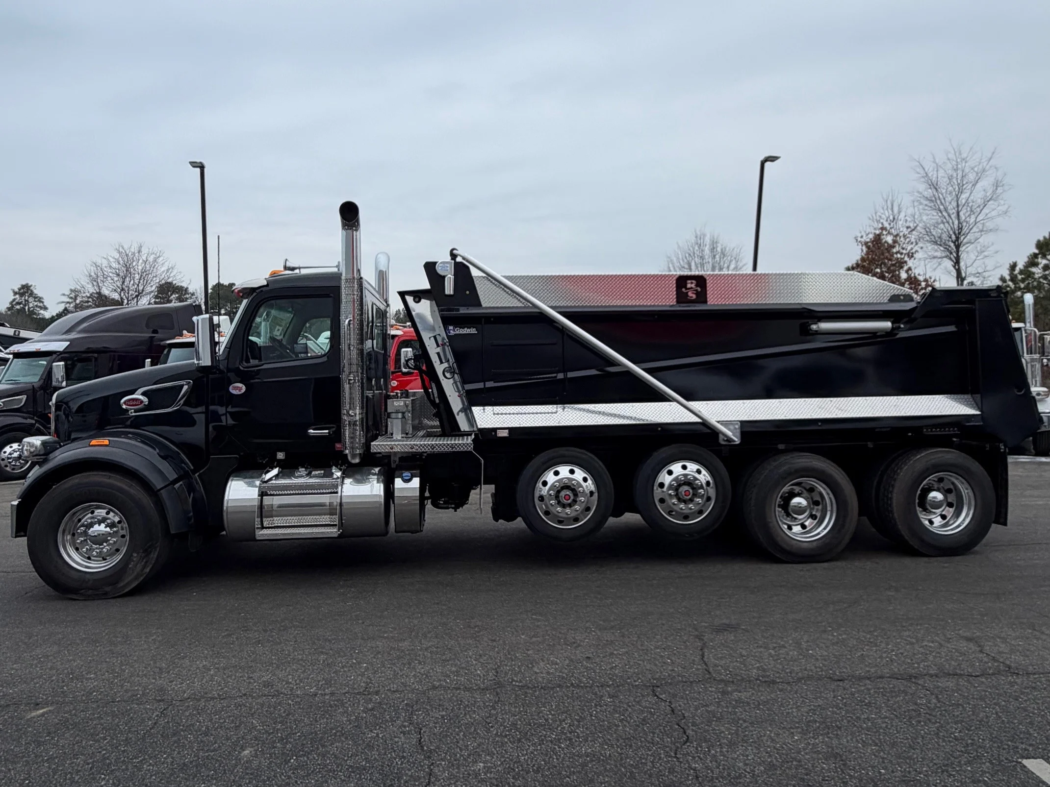 2026 Peterbilt 567 in Dunn, NC — photo 2