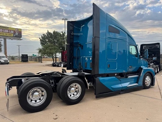 2024 Kenworth T680 in Dallas, TX — photo 13