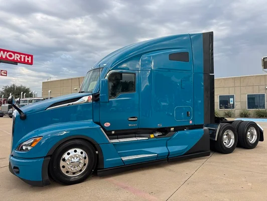 2024 Kenworth T680 in Dallas, TX — photo 2