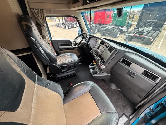 2024 Kenworth T680 in Dallas, TX — photo 25