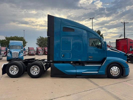 2024 Kenworth T680 in Dallas, TX — photo 12