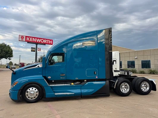2024 Kenworth T680 in Dallas, TX — photo 9