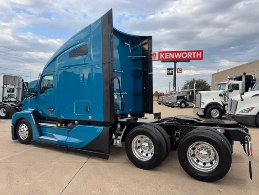 2024 Kenworth T680 in Dallas, TX — photo 10
