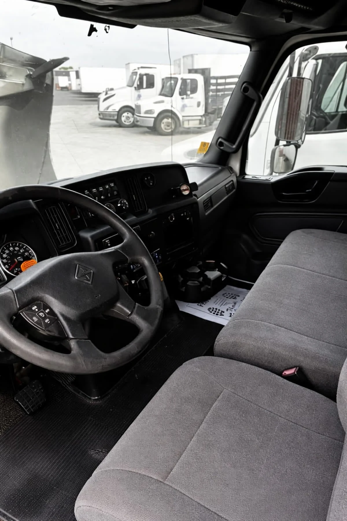 2020 International MV - image 8