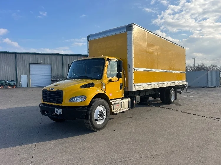 2022 Freightliner M2 106 in Dallas, TX — photo 3