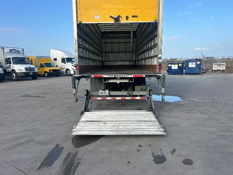 2022 Freightliner M2 106 in Dallas, TX — photo 9
