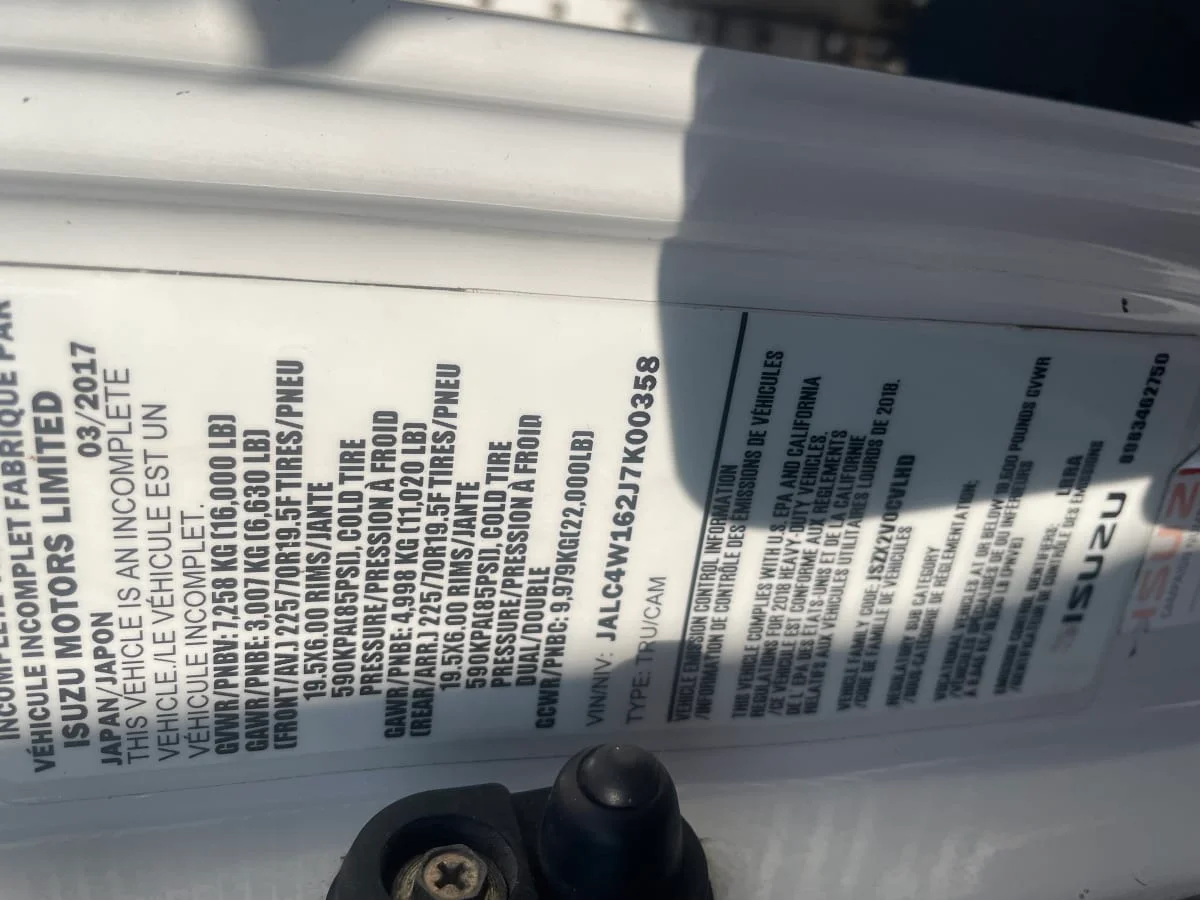 2018 Isuzu NPR - image 13