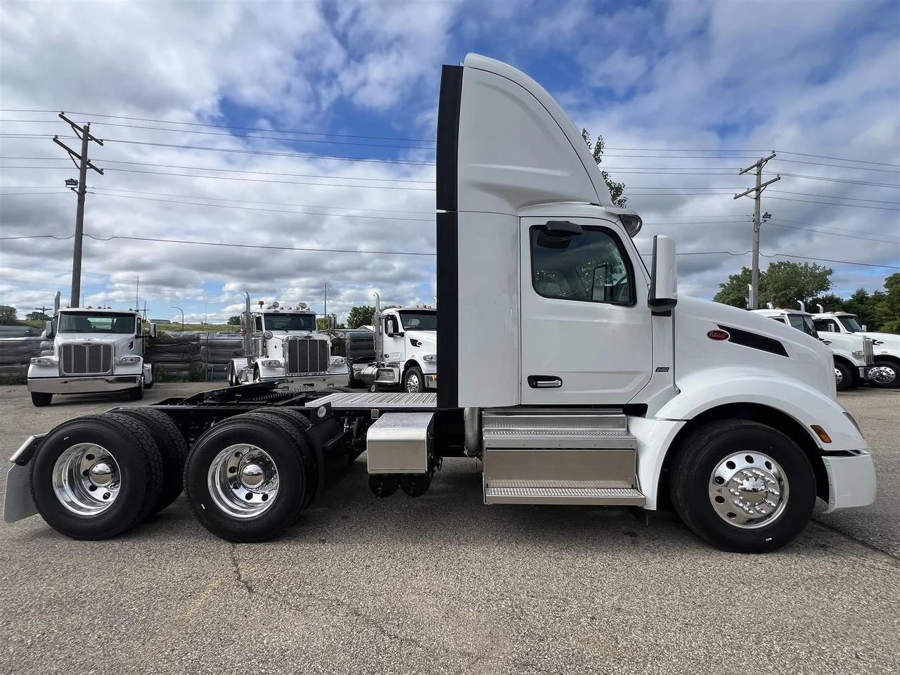 2027 Peterbilt 579 in South St. Paul, MN — photo 4