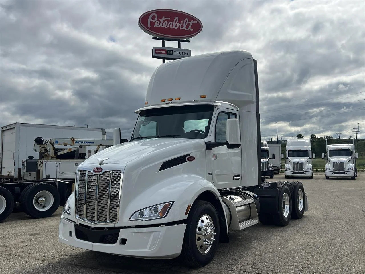 2027 Peterbilt 579 in South St. Paul, MN — photo 12