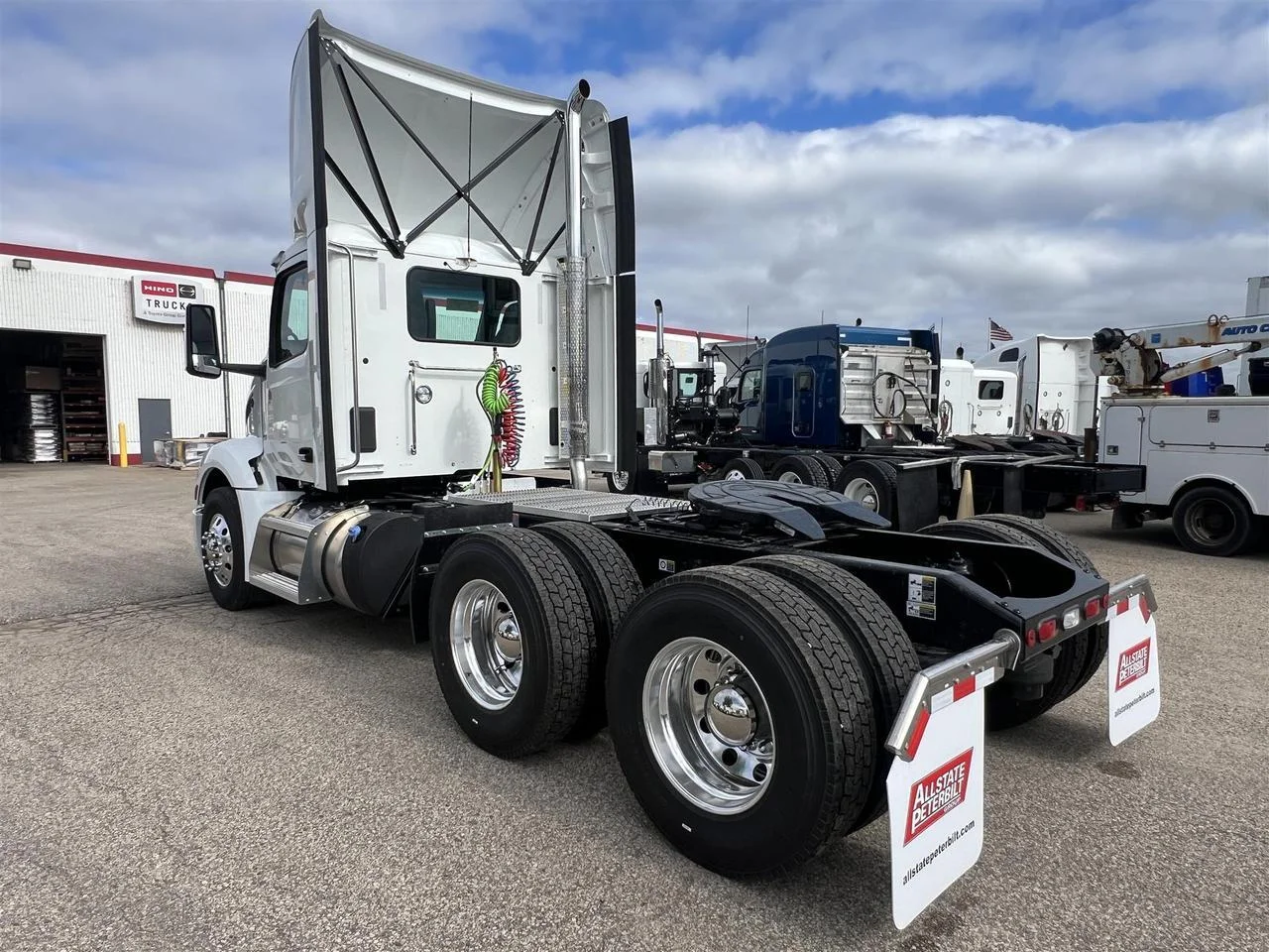 2027 Peterbilt 579 in South St. Paul, MN — photo 5