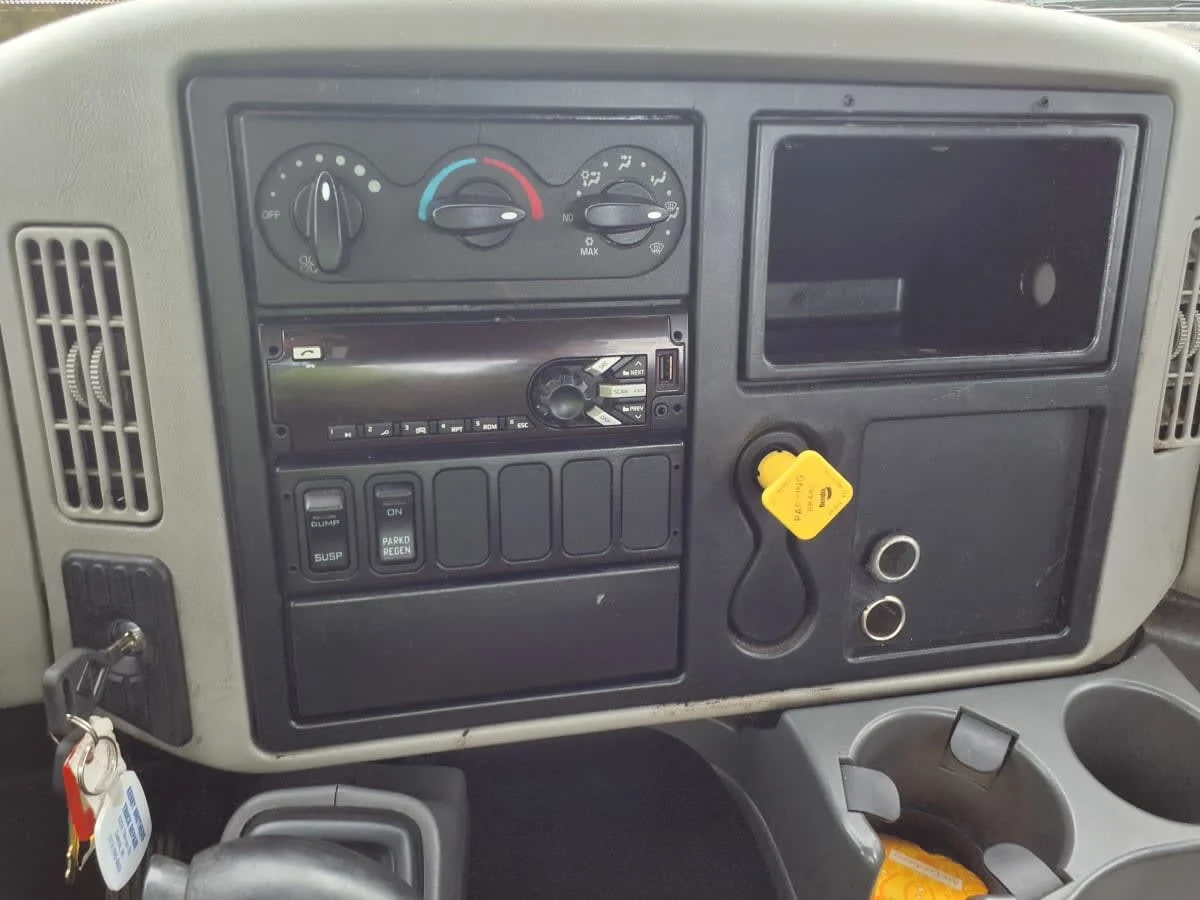 2019 International 4300 in Taylor, MI — photo 7