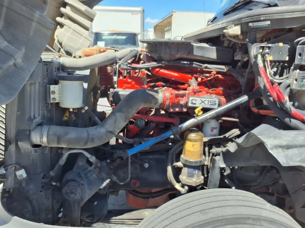 2019 International LT - image 9