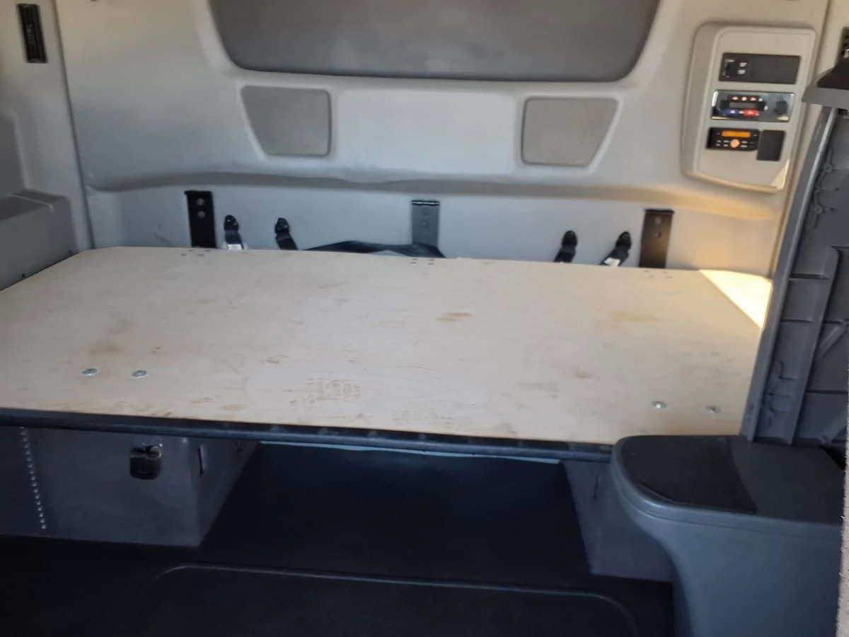 2019 International LT - image 8