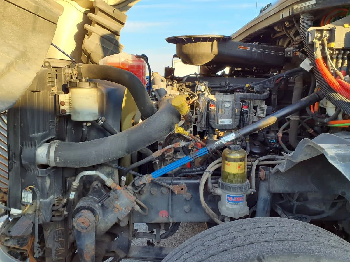 2019 International LT - image 8