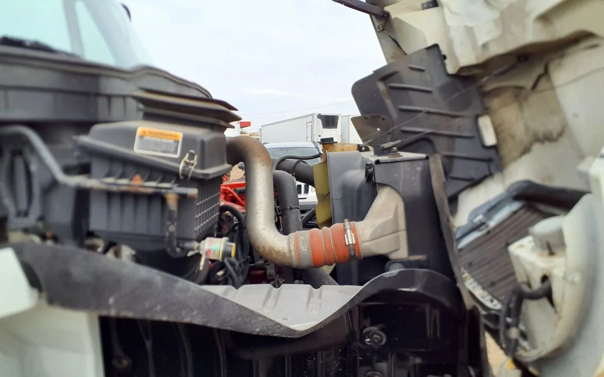 2018 International 4300 - image 10