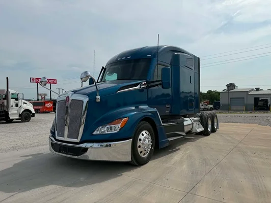 2023 Kenworth T680 in Tulsa, OK — photo 7