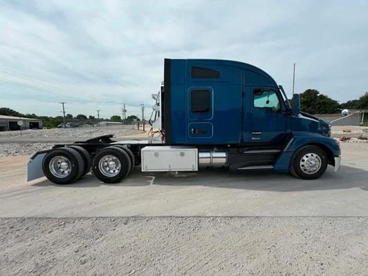 2023 Kenworth T680 in Tulsa, OK — photo 2