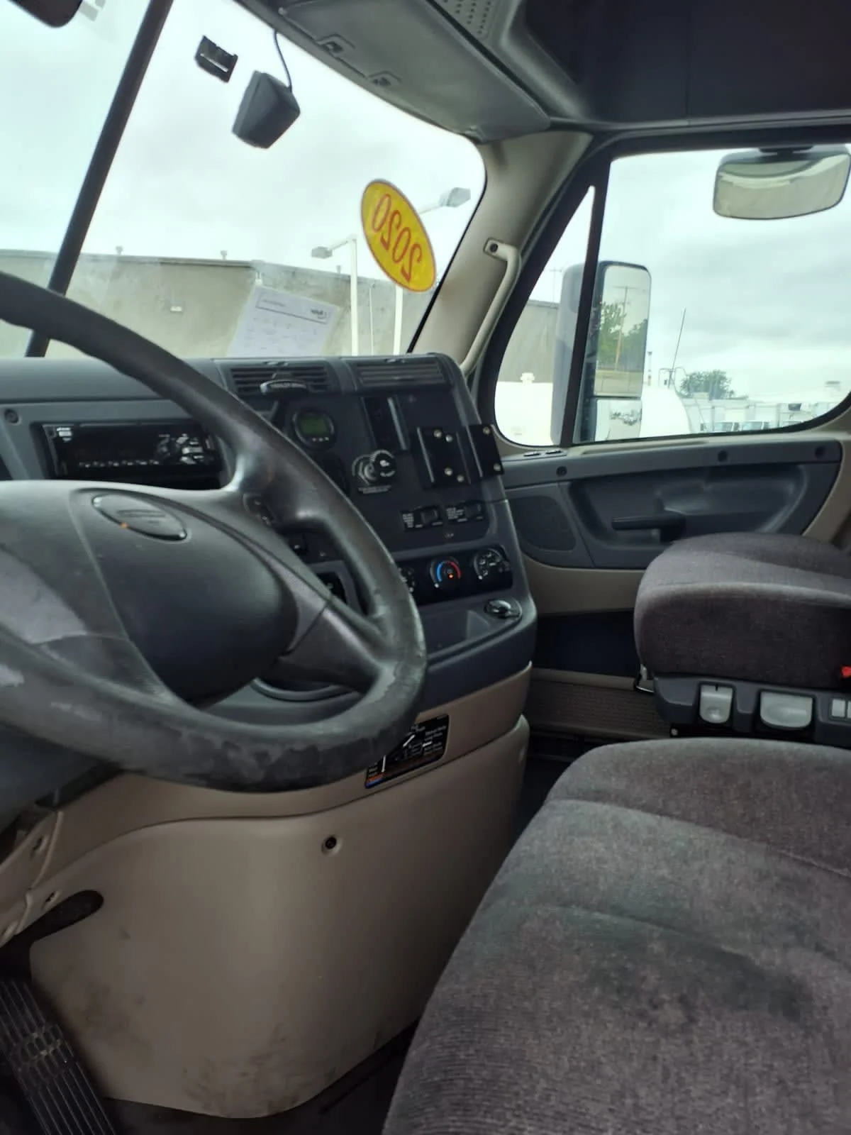 2020 Freightliner Cascadia in Fort Worth, TX — photo 7