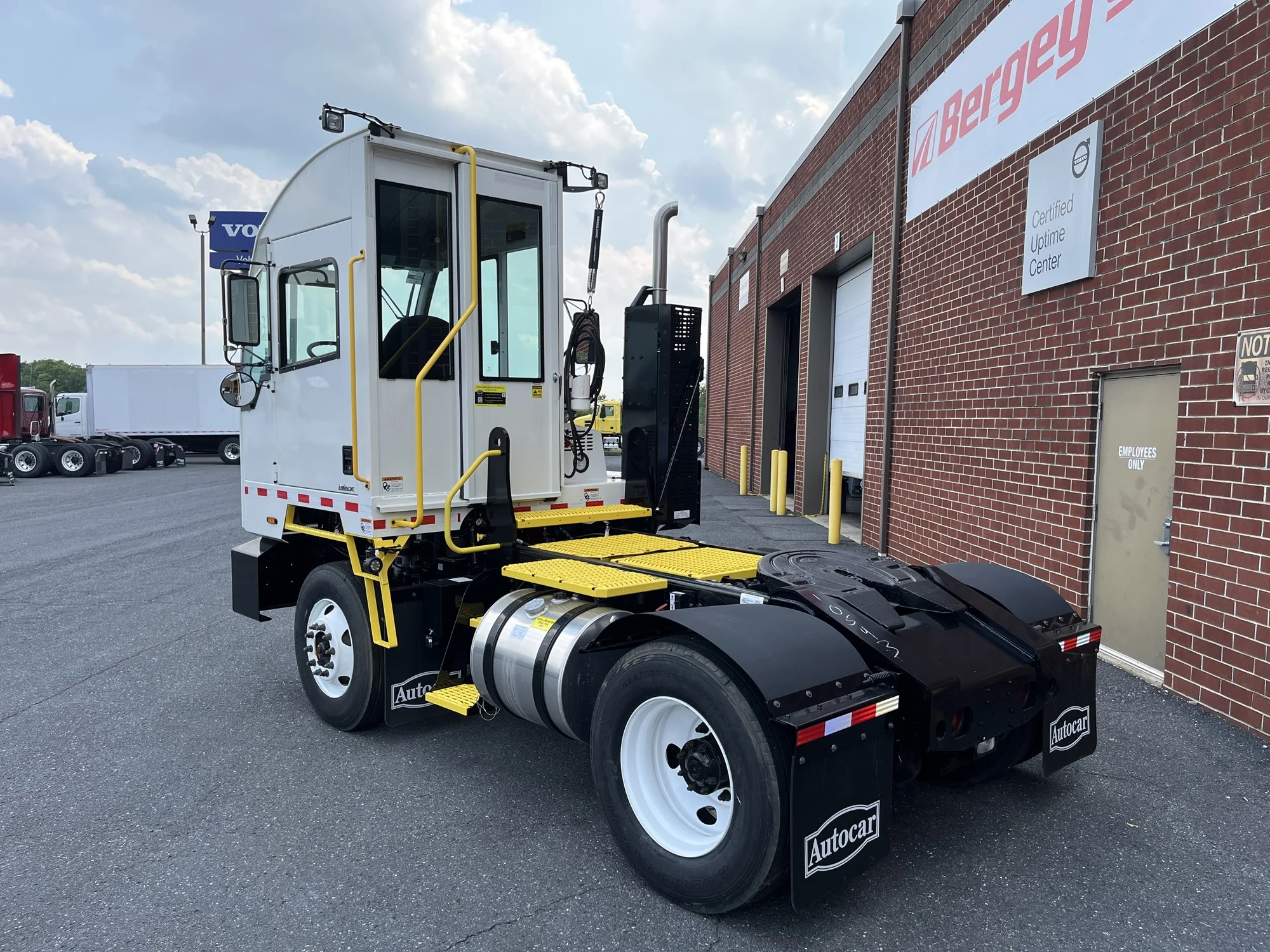 2027 Autocar in Souderton, PA — photo 6