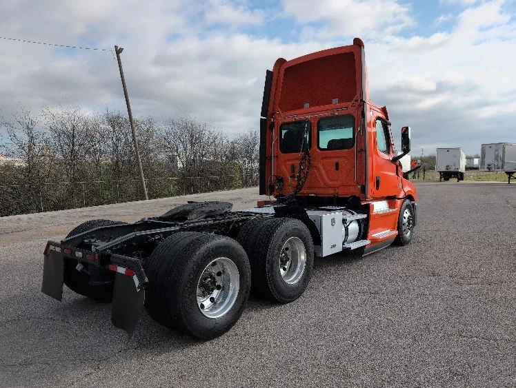 2020 Freightliner Cascadia - image 7