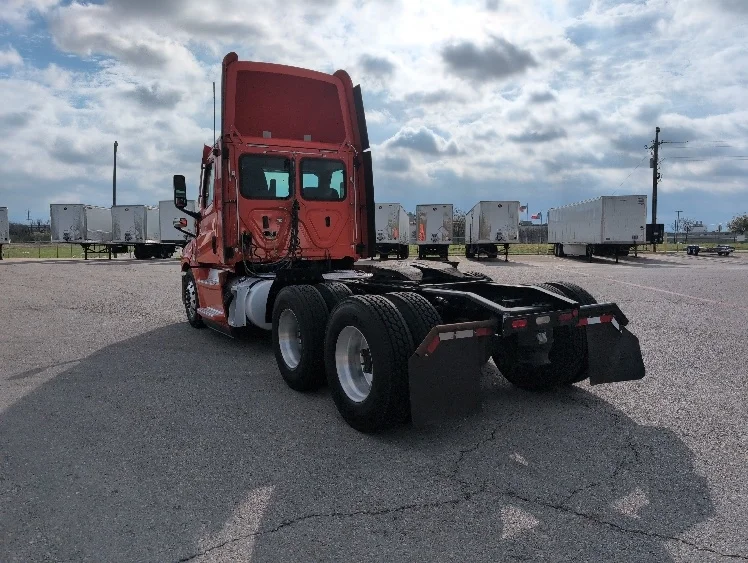 2020 Freightliner Cascadia - image 5