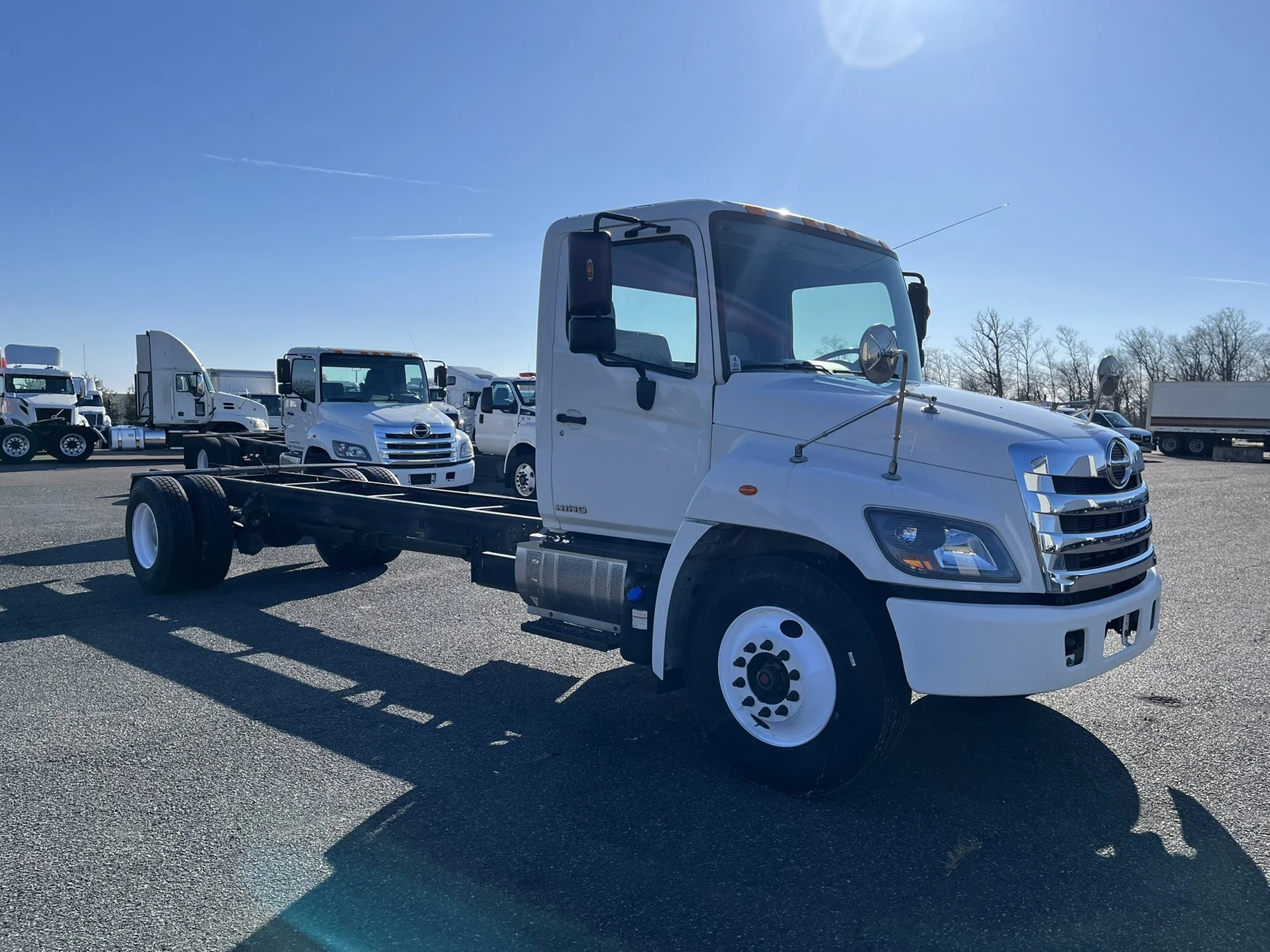 2018 Hino 338 - image 3