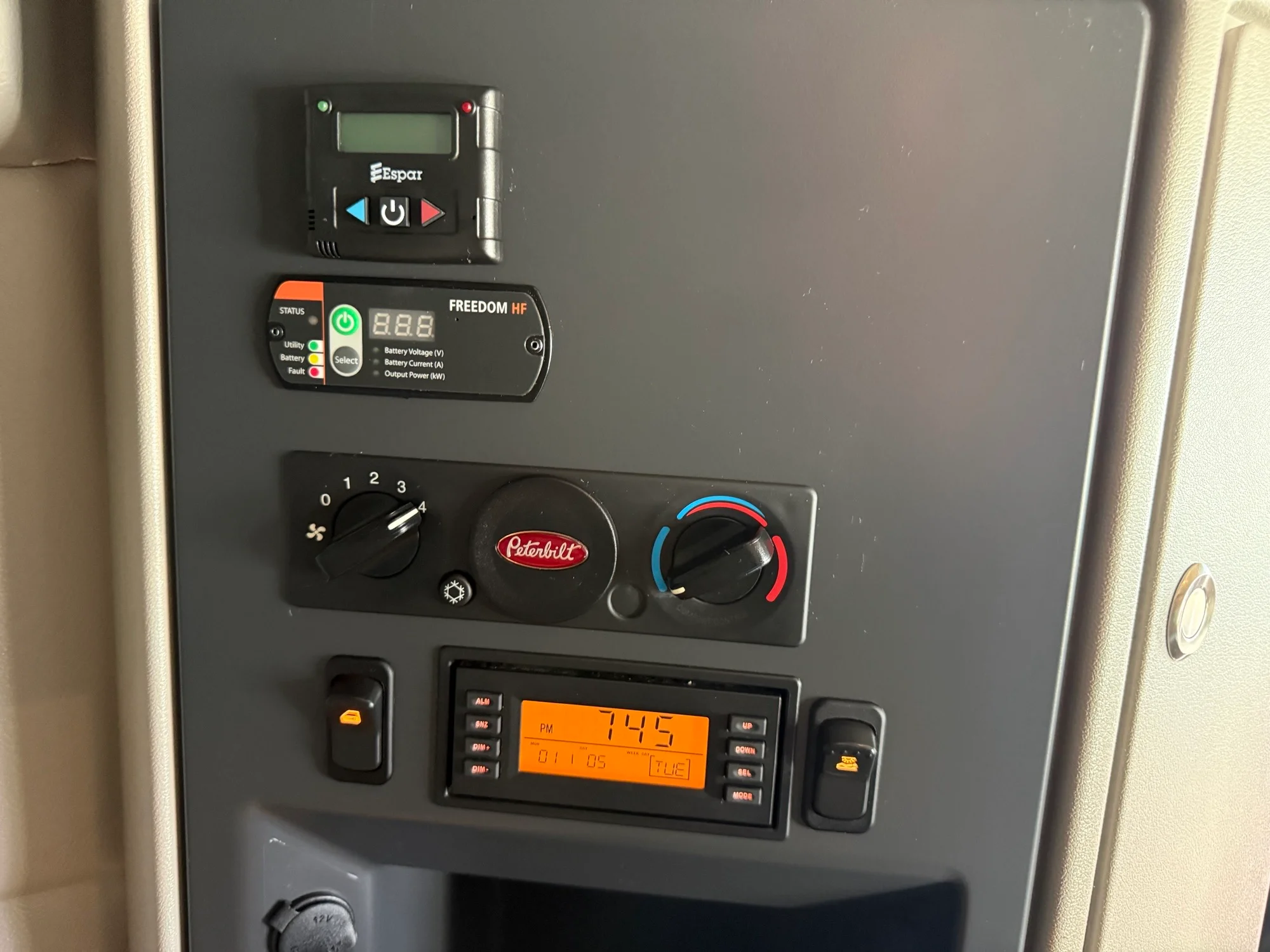 2024 Peterbilt 579 - image 15