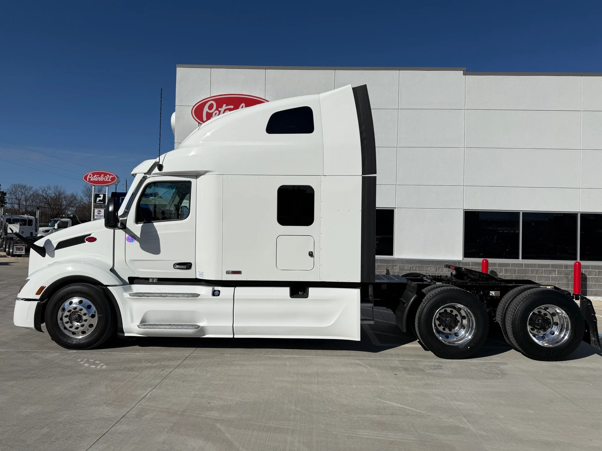 2024 Peterbilt 579 - image 2